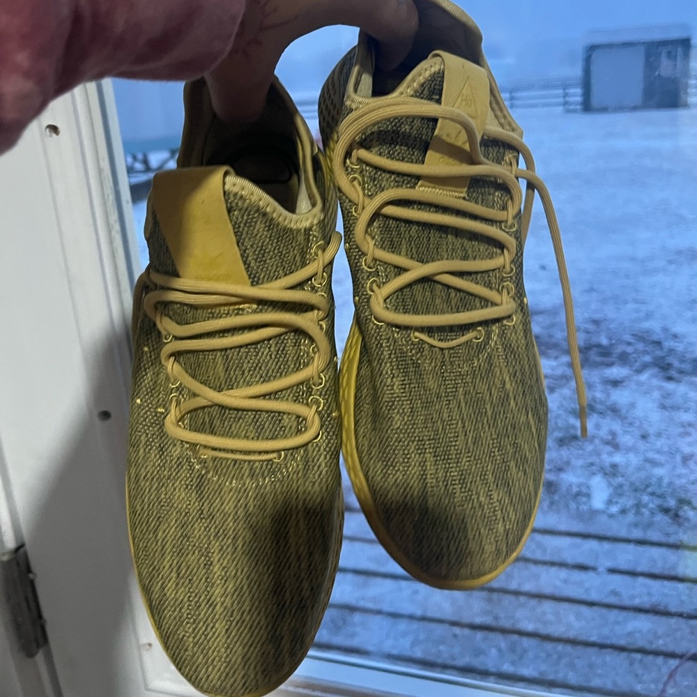 Adidas Hu